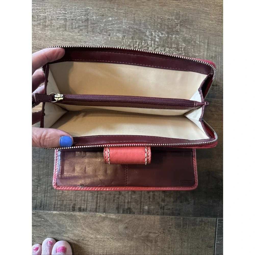 Coach Signature Embossed Pink Patent Leathre Turnlock Credit Card Long Wallet